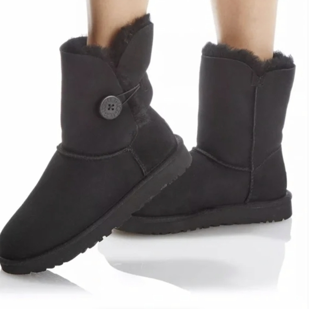 Ugg Australia Women Classic 5803 Sheepskin Bailey Button II Boots shoes sz 7